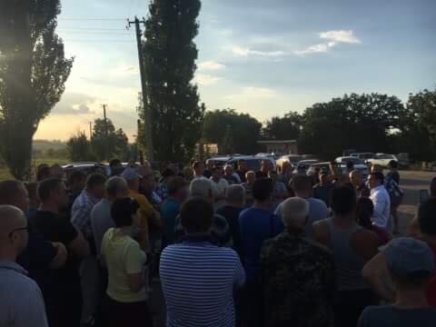 На Николаевщине селяне временно разблокировали дорогу Н-14 11