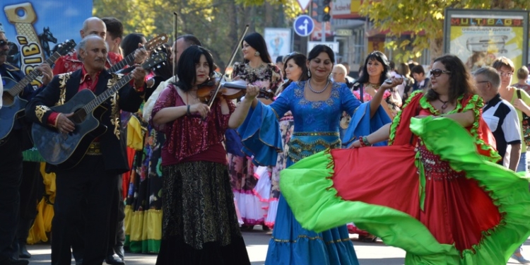 Ай, ромалэ! В Николаеве прошло шествие ромов