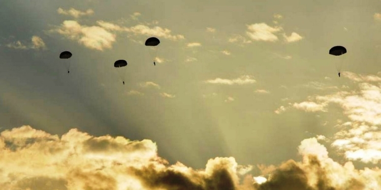 «501,502,503»: николаевские десантники снова прыгали с парашютом с 600 и 800 метров