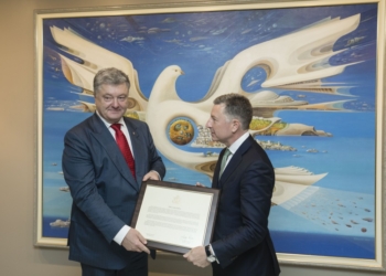 Волкер передал Порошенко копию декларации США о непризнании аннексии Крыма