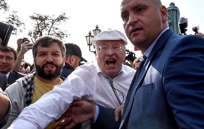 Избитый Жириновским протестующий оказался украинцем 3