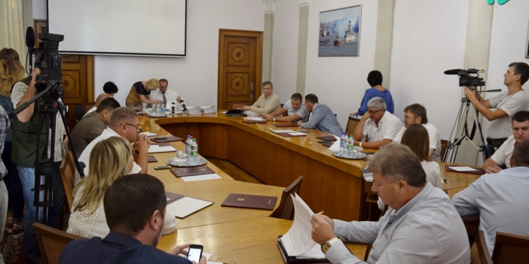 Член исполкома предложил «сгрести бульдозером» незаконные ларьки и МАФы возле Центрального рынка