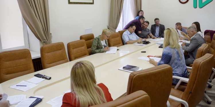 Яковлев заявил, что прокуратура рекомендовала отменить строительство ресторана на Набережной, но чиновники готовят решение о продлении аренды