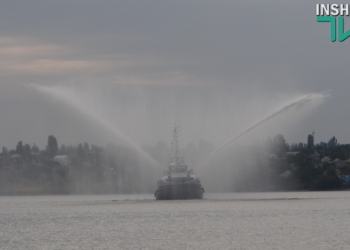 Крылатый буксир. “НИБУЛОН” показал николаевцам необычное шоу на воде
