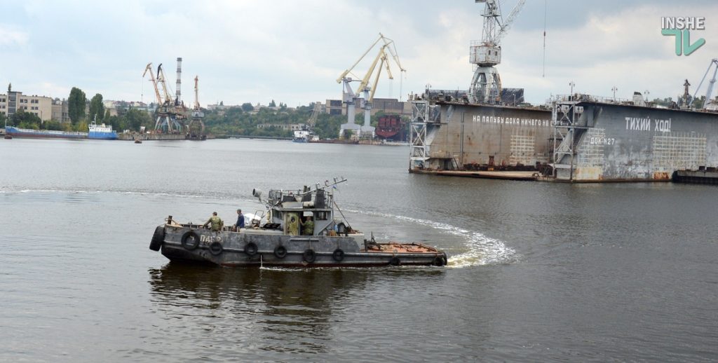 В Николаеве развели мосты: на ремонт зашел ракетный катер "Прилуки" 13