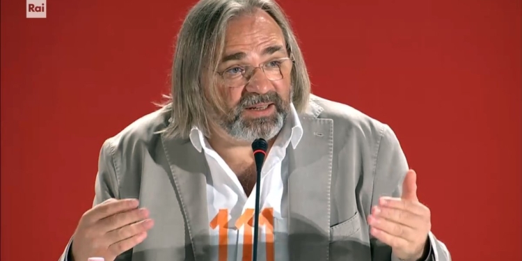 Российский режиссер оригинально поддержал Сенцова на Венецианском кинофестивале