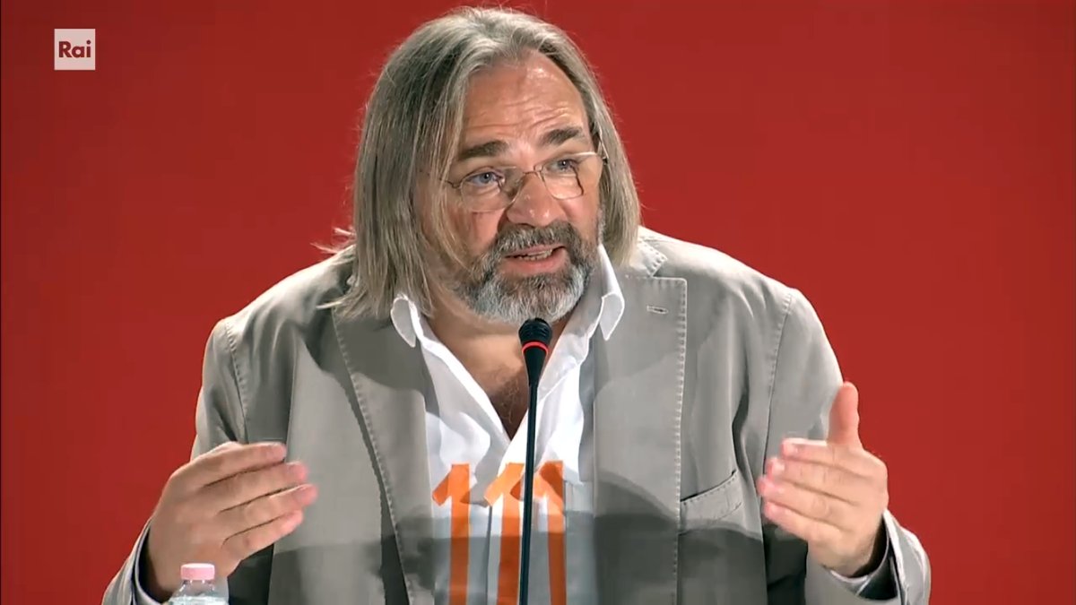 Российский режиссер оригинально поддержал Сенцова на Венецианском кинофестивале