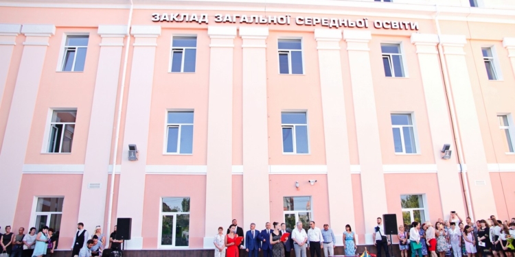 В обновленной николаевской школе №36 прозвучал первый звонок