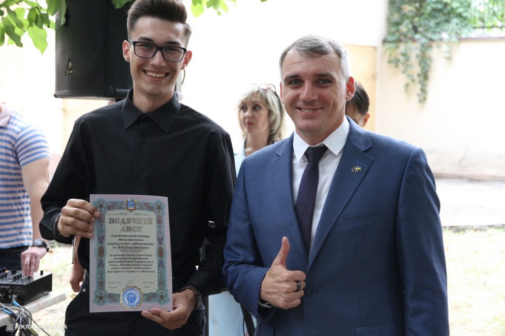 «Я хочу, чтобы молодые люди оставались в Николаеве» - Сенкевич вручил награды самой активной молодежи города 1