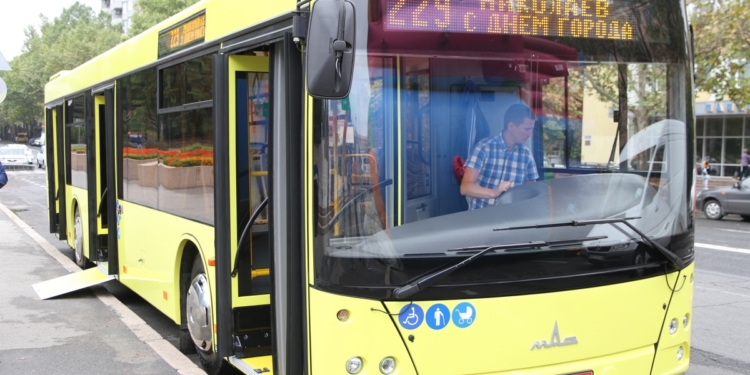 Сенкевич презентовал николаевцам автобусы, которые планирует купить за кредит от ЕБРР