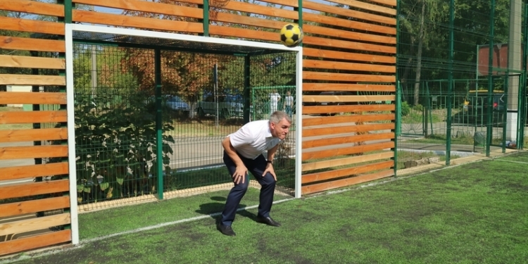 Делали 2 года. В ДЮСШ “Коммунаровец” теперь новая спортплощадка