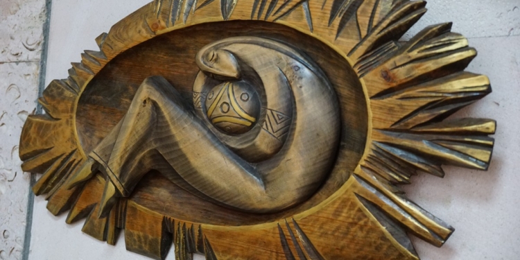 Для николаевцев открыли выставку красивых и философских панно, выполненных мастером Одробинским