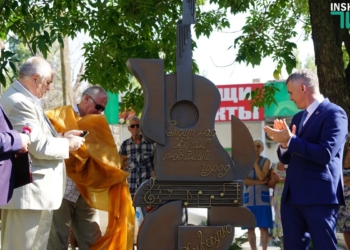 Сенкевич открыл два обновленных сквера в Заводском районе – один из них посвятили памяти композитора Криворучко