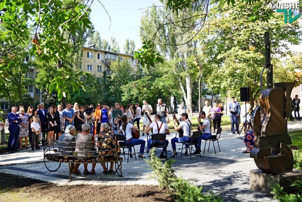 Сенкевич открыл два обновленных сквера в Заводском районе – один из них посвятили памяти композитора Криворучко 21