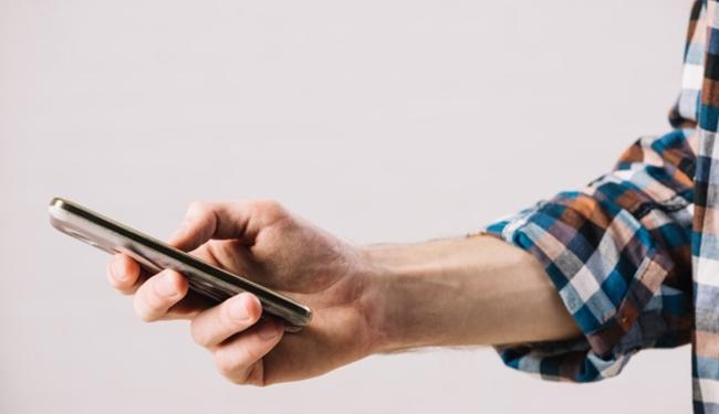 Пранкеры поймали нардепа Барну на согласии прилететь в Киев ради голосования за деньги