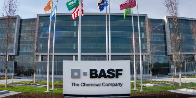 Строить можно будет и в мороз. В Обухове будут производить спецдобавки в бетон