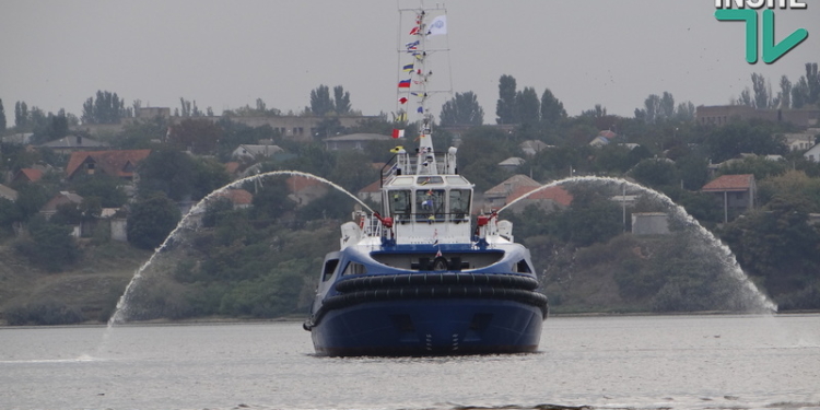 Крылатый буксир. “НИБУЛОН” показал николаевцам необычное шоу на воде