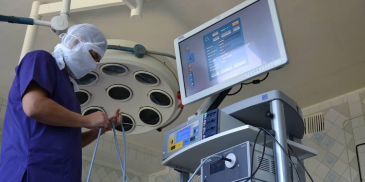 Николаевские хирурги «ювелирно» провели уникальную операцию 17-летней девушке