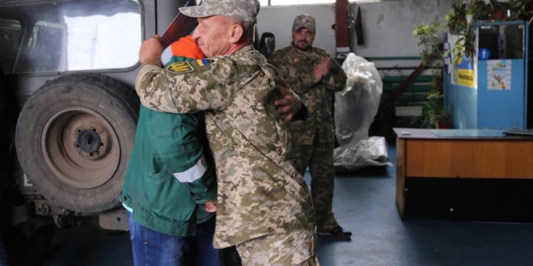 Южноукраинские атомщики передали военным отремонтированную технику