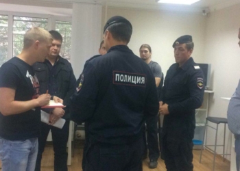 Завтра в России пройдут акции против пенсионной реформы. Их организаторов арестовывают и запугивают по всей стране