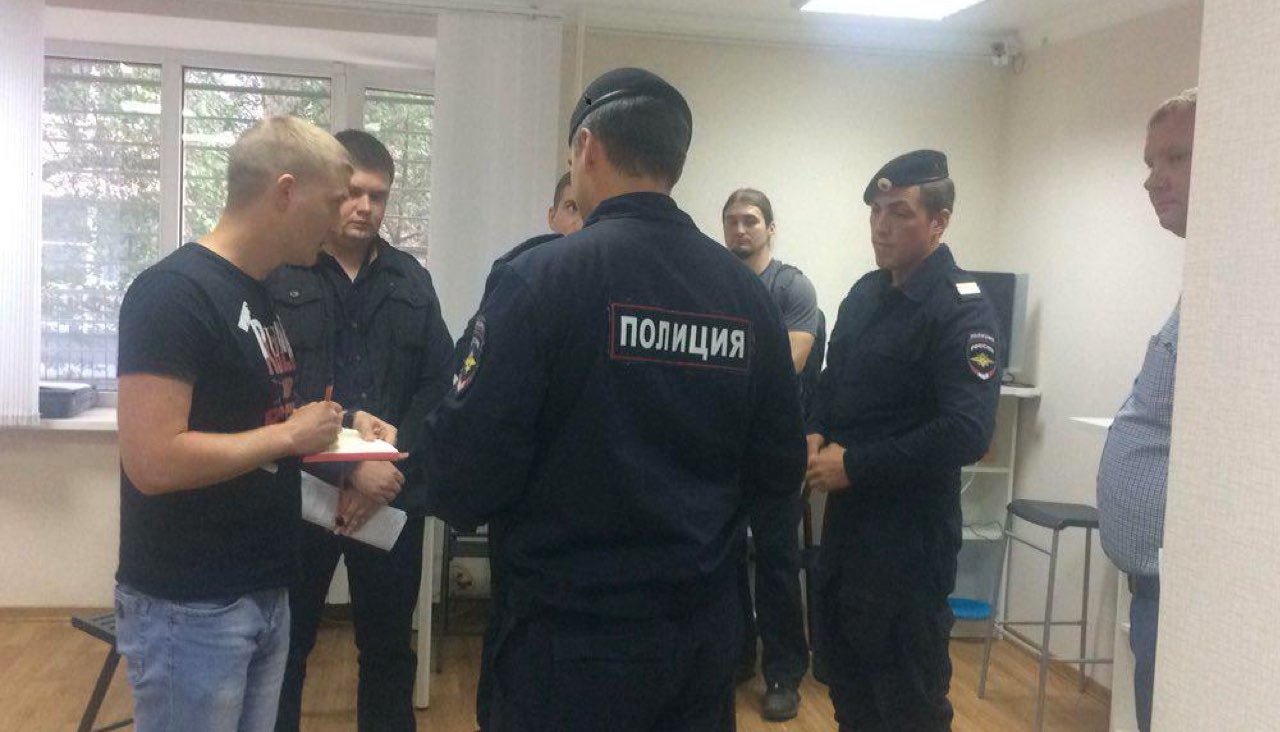 Завтра в России пройдут акции против пенсионной реформы. Их организаторов арестовывают и запугивают по всей стране