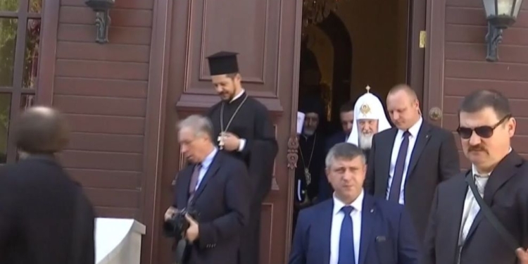 Подозрительные напитки: странный конфуз на встрече Кирилла и Варфоломея