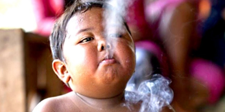 Двухлетний малыш бросил курить ради годового запаса печенья