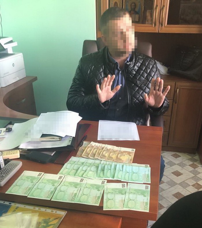 СБУ задержала крупного взяточника в главном сервисном центре МВД 1