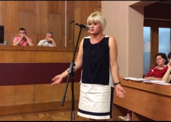 В Первомайске не хватает денег на зарплату врачам городского ЦПСМП уже за август. Депутаты предложили сократить гинеколога