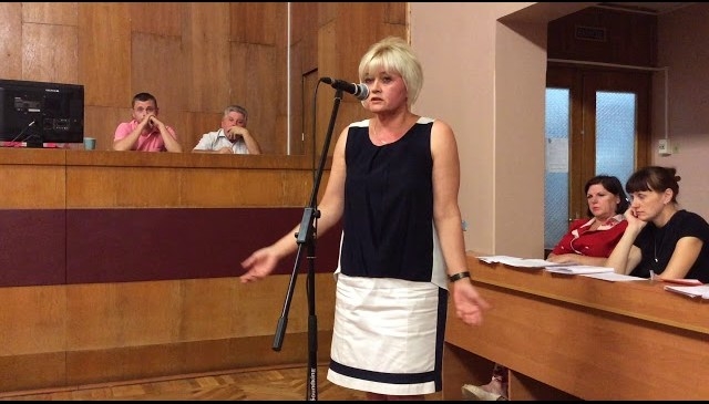 В Первомайске не хватает денег на зарплату врачам городского ЦПСМП уже за август. Депутаты предложили сократить гинеколога