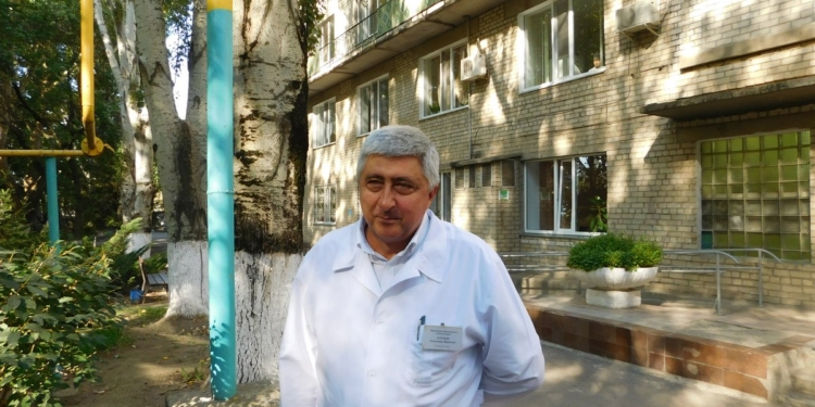 Никакого насилия не было – николаевские медики прокомментировали состояние здоровья малыша, подброшенного в “Окошко жизни” Первомайского роддома