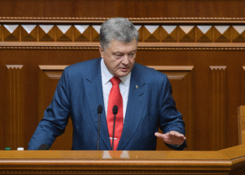 Перед выборами. Порошенко предлагает назвать, кто из украинских СМИ – агенты Кремля