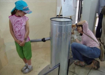 В России придумали робота, который может отшлепать ребенка