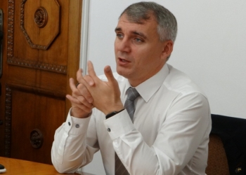 Мэр Николаева пояснил, зачем ему нужны странички чиновников в Фейсбук, и попросил сообщать о наклейках на окнах «от Игоря Дятлова» в полицию