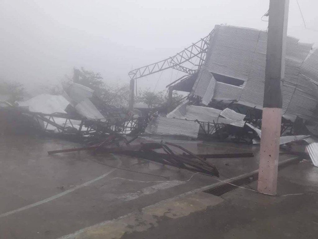 В результате мощного урагана на Филиппинах погибло не менее 12 человек 7