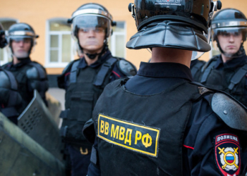 В РФ школьницу с урока забрали “на беседу” за посещение митинга