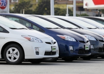 Toyota отзывает более 1 млн. автомобилей, в том числе Prius, по всему миру из-за частых возгораний
