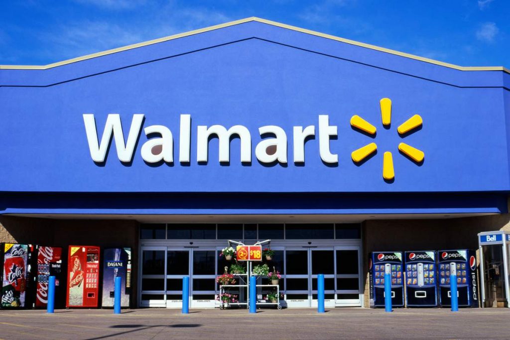 Walmart отказался от продажи футболок с символикой СССР. На них жаловались в Литве, Латвии и Эстонии 1