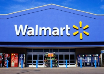 Walmart отказался от продажи футболок с символикой СССР. На них жаловались в Литве, Латвии и Эстонии