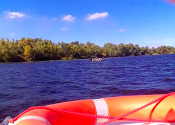 На Днепре в Запорожье перевернулся катер с чиновниками, один человек утонул