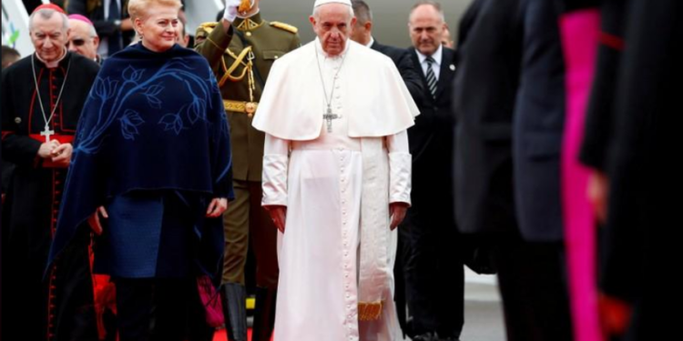 Папа Римский начал турне солидарности по странам Балтии