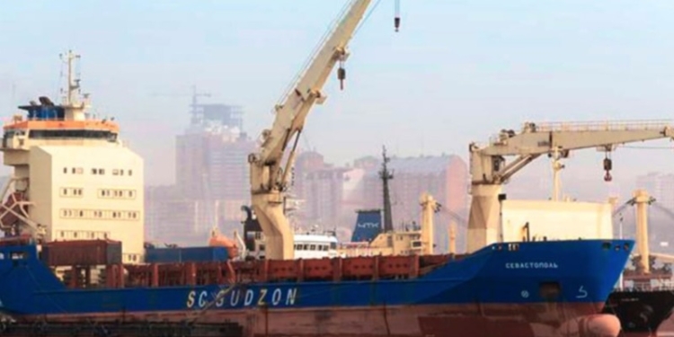 Российское судно «Севастополь» арестовали в Южной Корее