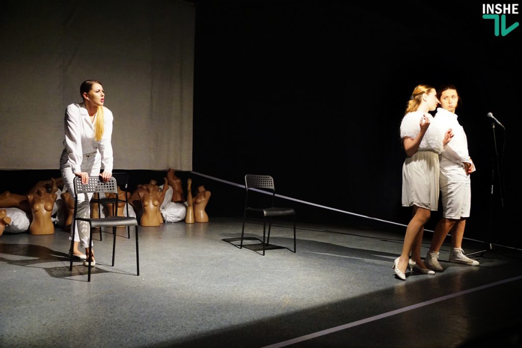 Mykolaiv Art Week: «Дикий театр» показал николаевцам эпатажный спектакль о женщинах – «Быть снизу» 27