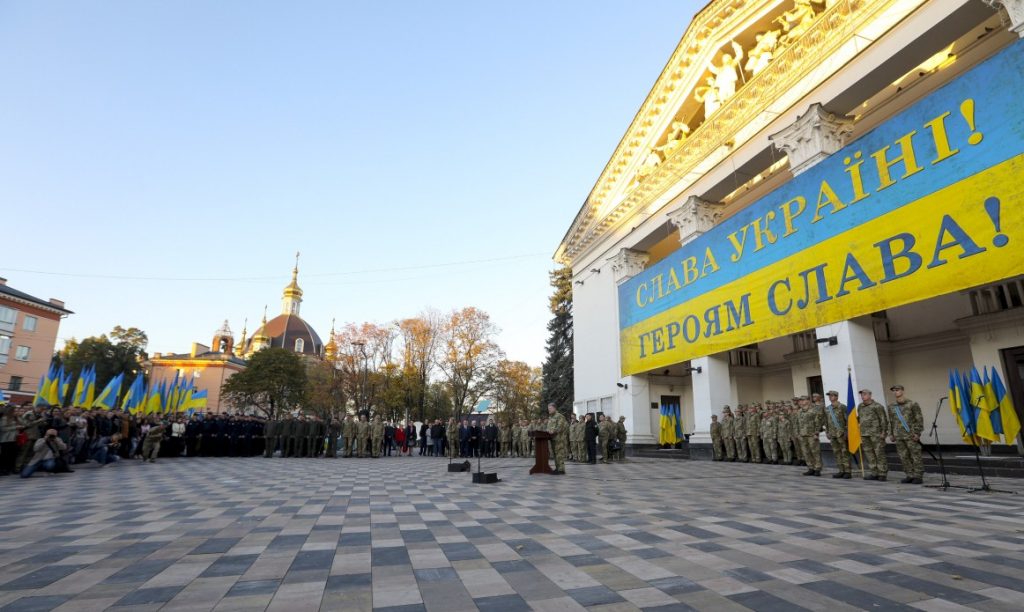 «Слава Україні! - Героям слава!» - теперь такое будет приветствие в ВСУ и Нацгвардии: Президент подписал Закон 1