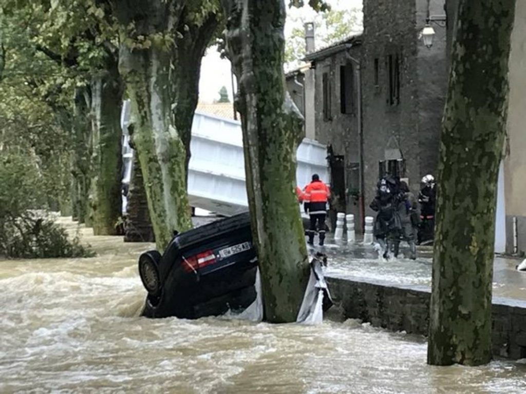 Число погибших в результате наводнения на юге Франции возросло до 13 человек 1