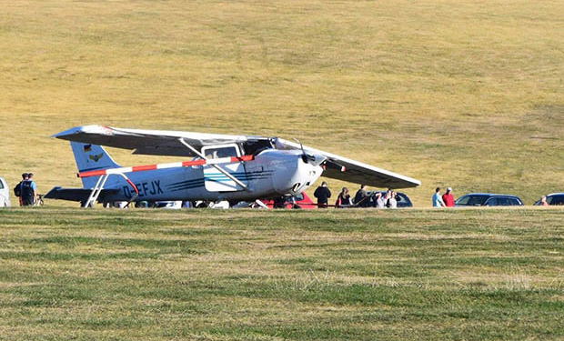 В Германии в результате неудачного приземления легкомоторный самолет убил троих людей, в том числе ребенка