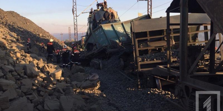 В Кривом Роге столкнулись тепловозы – трое погибших