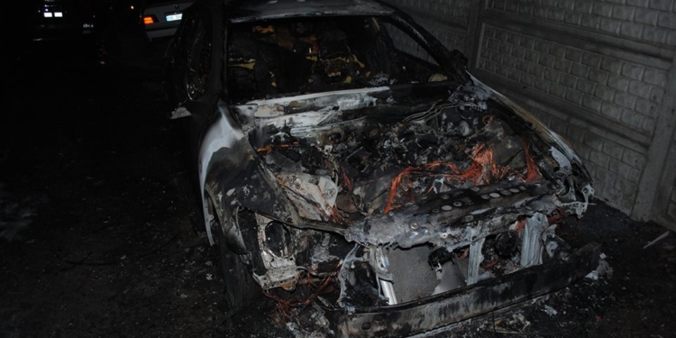 Ночью в Николаеве сгорел припаркованный на улице LEXUS