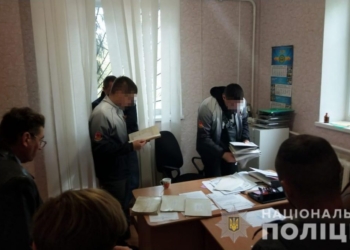 Подозреваемый во взяточничестве начальник Кривоозерской госбольницы ветмедицины отстранен от должности и посидит под ночным домашним арестом
