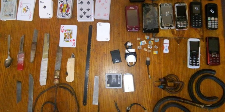 Карты, спортинвентарь, ножи и брага – что еще выявили при обыске камер Николаевского СИЗО